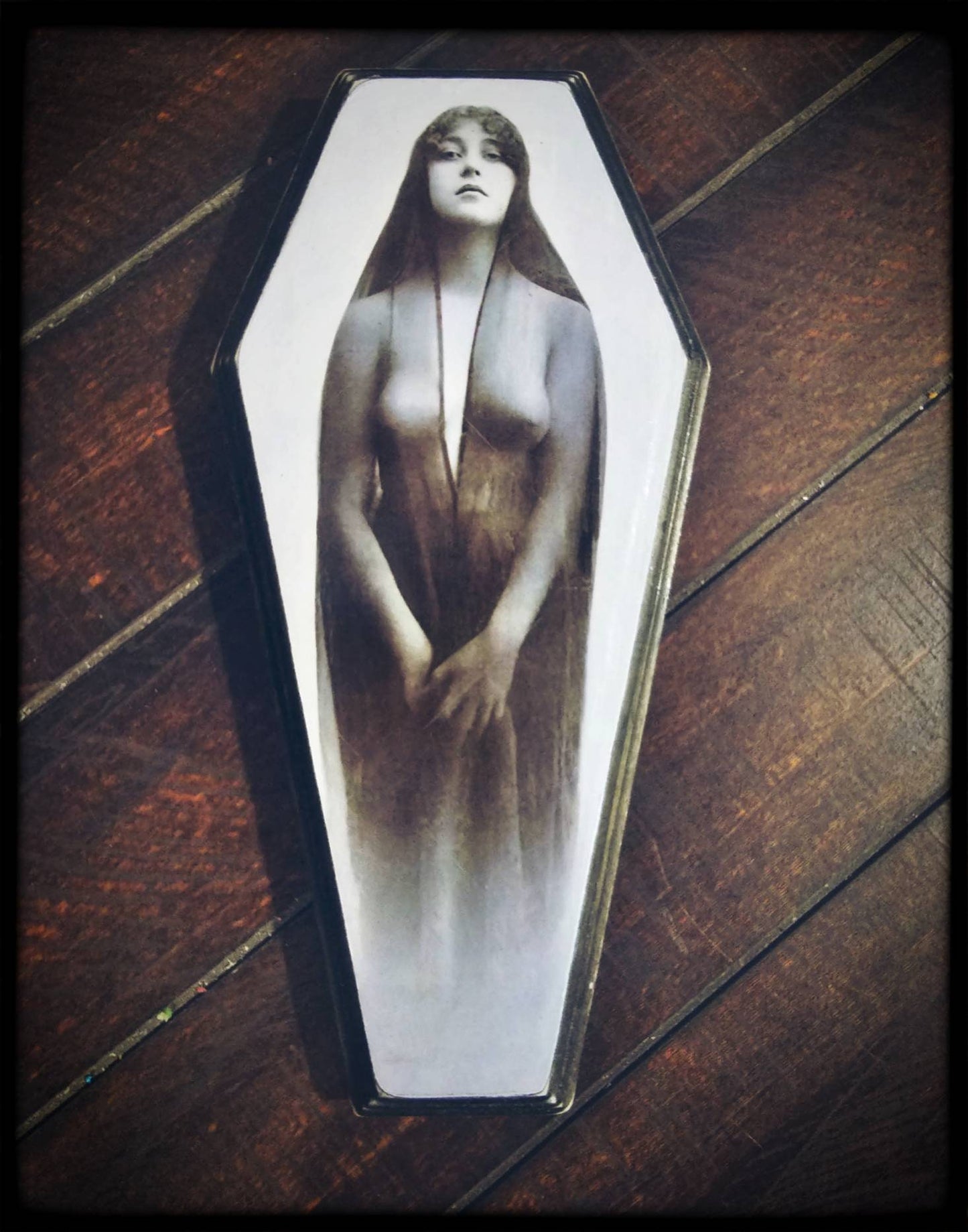 Coffin plaque ( kaloma)