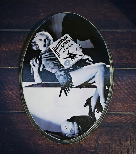 Halloween pin-up oval plaque